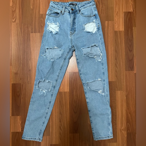 Fashion nova straight leg light wash jean, size 0 - Picture 2 of 4